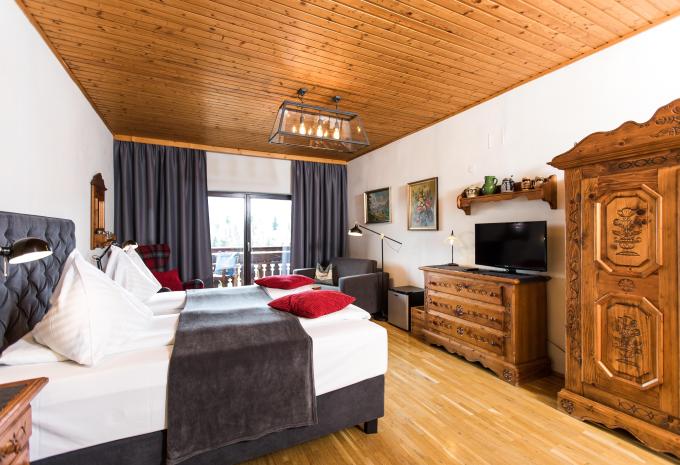 Zimmerbeispiel: Deluxe Dreibettzimmer Balkon